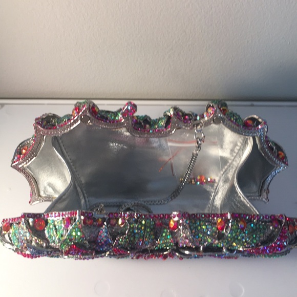 Clutch - Picture 2 of 4